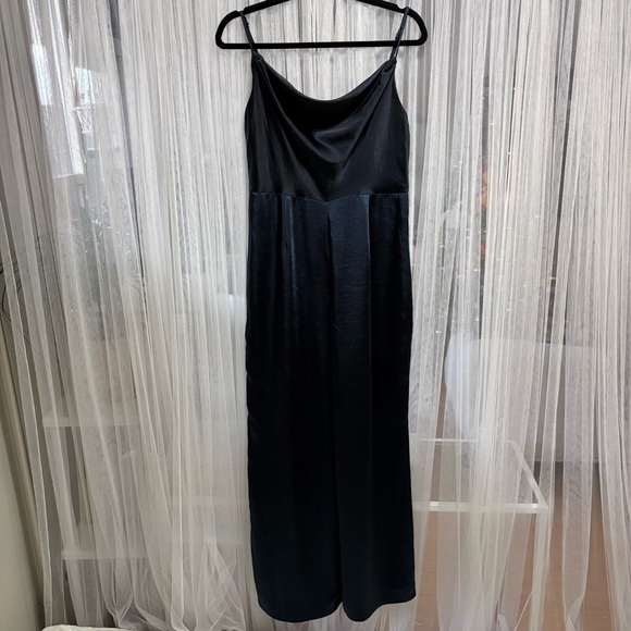 12 Rue Colette Midnight Navy Satin Jumpsuit Size L - Picture 5 of 15